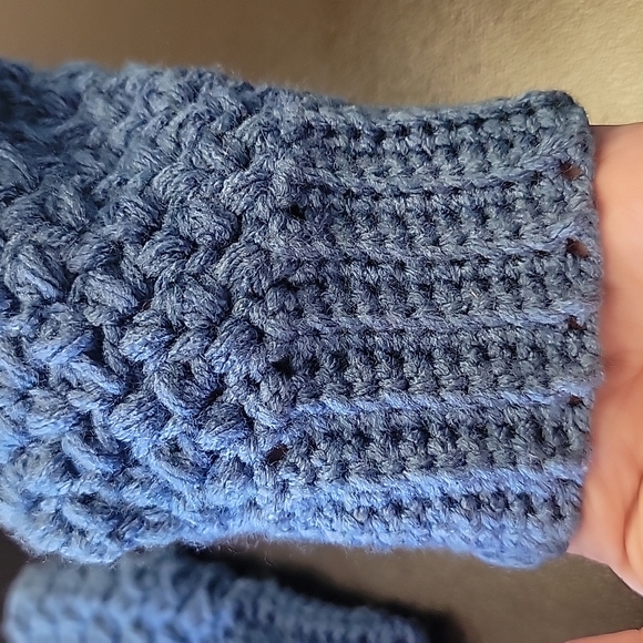 Wrist Warmers / Fingerless Mittens / Handmade Crochet Wrist Warmers - Picture 4 of 5